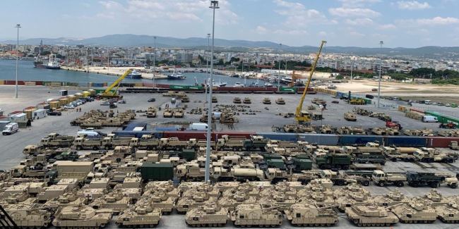 Ένα από τα σημαντικότερα θέματα ατζέντας της γραμμής Αθήνας-Ουάσιγκτον είναι η στρατιωτική σύμπραξη.  Η φωτογραφία δείχνει αμερικανικά στοιχεία που βρίσκονται στο λιμάνι της Αλεξανδρούπολης.